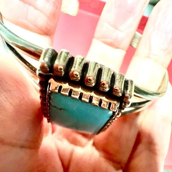 Vintage Sterling Silver turquoise Navajo cuff Bracelet by Carol Felley. - Picture 11 of 15